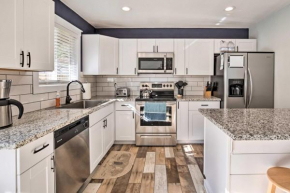 Charming Newport Home - Walk to Beach Trailhead!